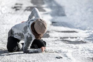 a women slipped and fell on ice in a public place. 